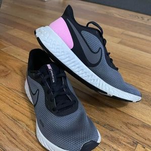 Nike Revolution 5 Womens Size7.5